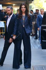 ANNE HATHAWAY Leaves The View in New York 10/12/2022