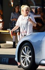 ARIEL WINTER at Alfreds Cafe in Studio City 09/30/2022