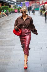 ASHLEY ROBERTS Leaveds Global Radio Studios in London 10/13/2022