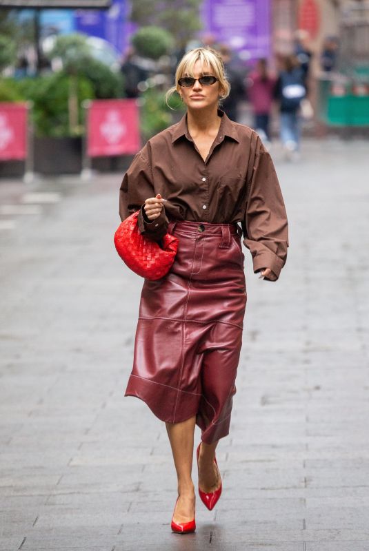 ASHLEY ROBERTS Leaveds Global Radio Studios in London 10/13/2022