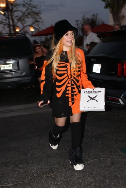 AVRIL LAVIGNE Arrives at Travis Barker