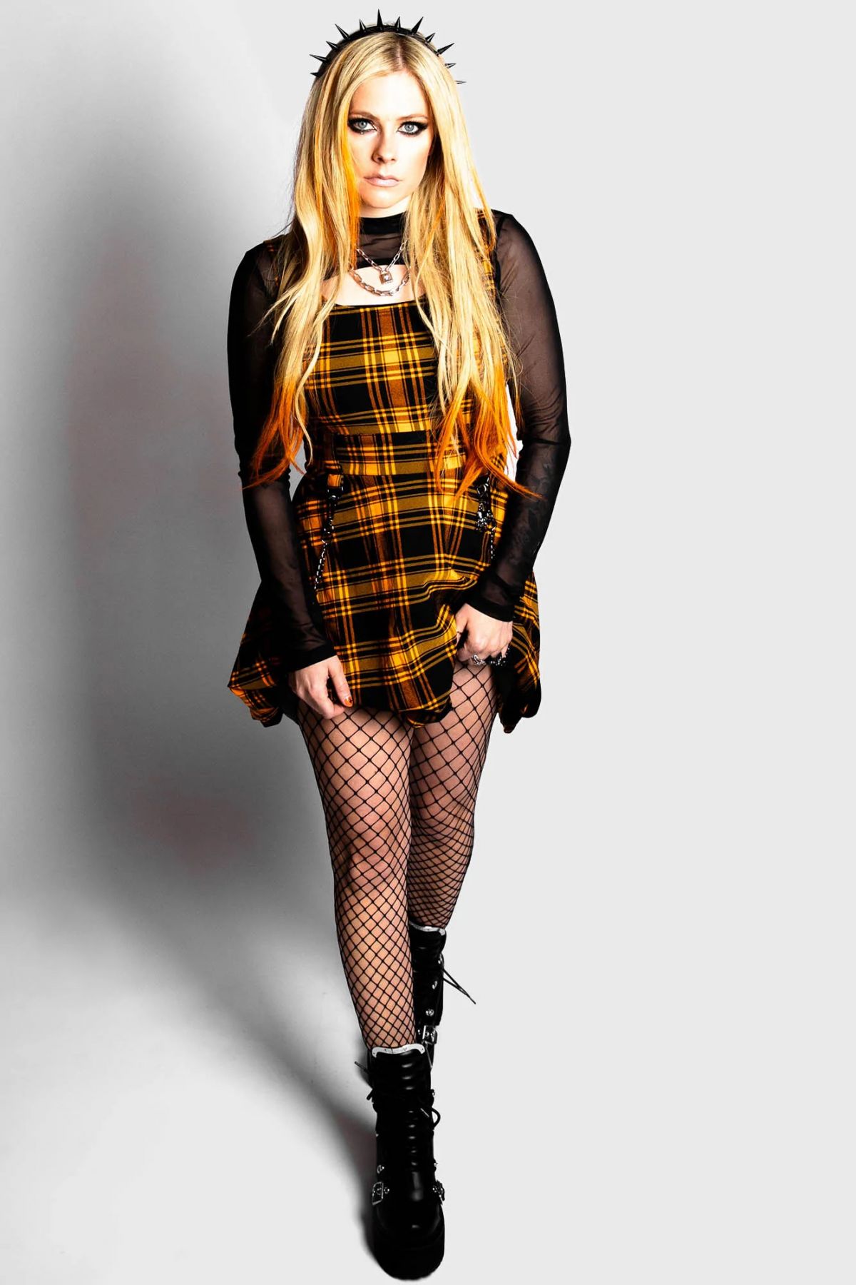 AVRIL LAVIGNE X Killstar Octobeer 2022 HawtCelebs AVRIL LAVIGNE X Killstar Octobeer 2022 HawtCelebs