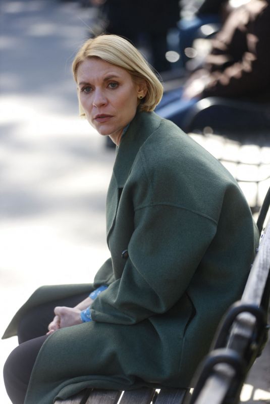 CLAIRE DANES on the Set of Steven Soderburgh’s Full Circle in New York 10/20/2022