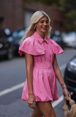 DEVON WINDSOR Out at New York Fashion Week 09/13/2022