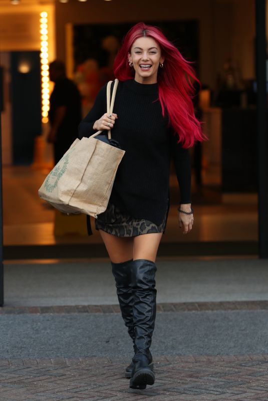 DIANNE BUSWELL Heading to Saturday Live Show in London 10/22/2022