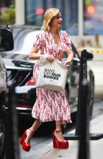 ELIZABETH BANKS Leaves CBS Studios in New York 10/26/2022