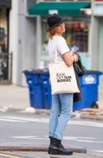 ELIZABETH BANKS Out Shopping in New York 10/26/2022