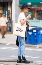 ELIZABETH BANKS Out Shopping in New York 10/26/2022