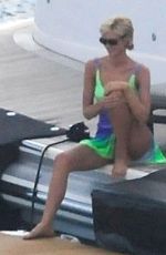 ELIZABETH DEBICKI Filming Scenes of Princess Diana in Palma 10/15/2022