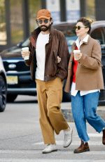 ELIZABETH OLSEN and Robbie Arnet Out for Coffee in NEw York 10/09/2022