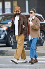 ELIZABETH OLSEN and Robbie Arnet Out for Coffee in NEw York 10/09/2022