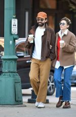 ELIZABETH OLSEN and Robbie Arnet Out for Coffee in NEw York 10/09/2022