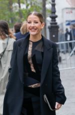 ELLIE GOULDING Arrives at Stella McCartney SS23 Show at Paris Fashion Week 10/03/2022