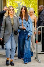 EMILY RATAJKOWSKI Arrives at Loewe Fashion Show in Paris 09/30/2022