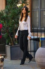 EMILY RATAJKOWSKI Leaves Her Apartment in New York 10/19/2022