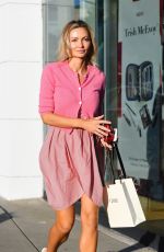 GIAO SKOVA Out Shopping at Montana Ave. in Brentwood 10/11/2022