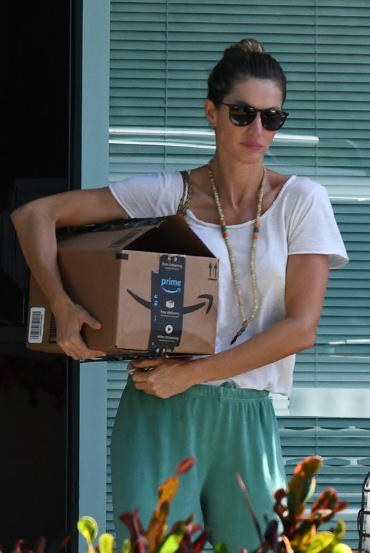 GISELE BUNDCHEN Out and About in Miami 10/10/2022