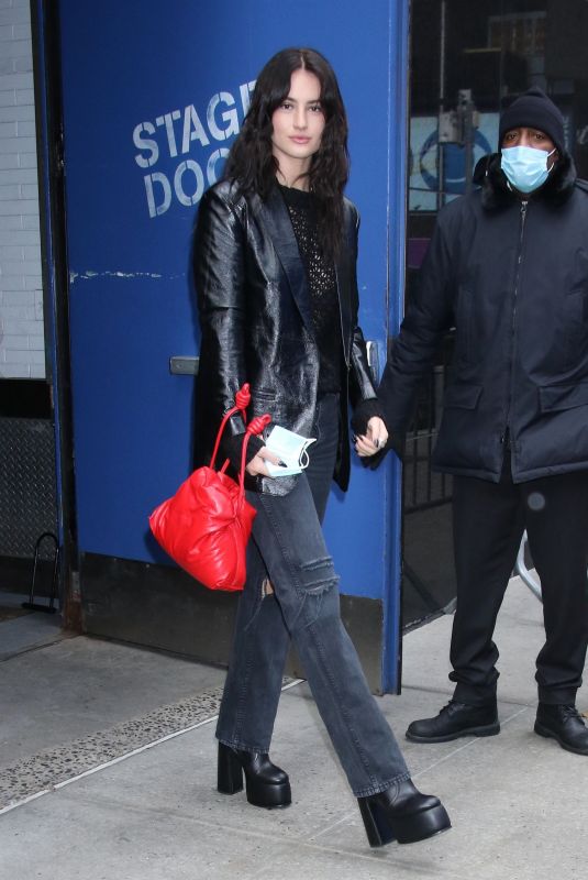 GRACE VAN PATTEN Leaves Good Morning America in New York 10/18/2022