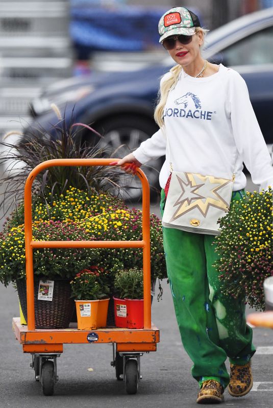 GWEN STEFANI Shopping for Garden Flowers at Home Depot