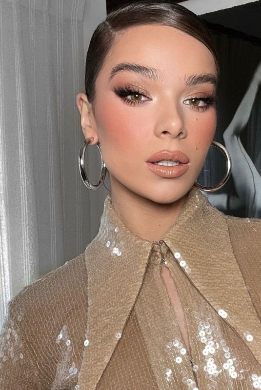 HAILEE STEINFELD - Instagram Photos 10/23/2022