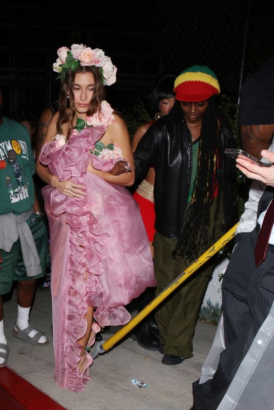 HAILEY and Justin BIEBER and MADDIE ZIEGLER Arrives at Vas Morgan