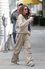 HAILEY and Justin BIEBER Out for Coffee in Beverly Hills 09/30/2022