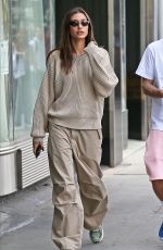 HAILEY and Justin BIEBER Out for Coffee in Beverly Hills 09/30/2022