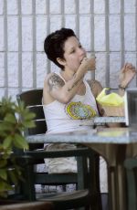 HALSEY and Alev at Tere