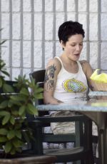HALSEY and Alev at Tere