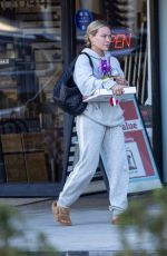 HILARY DUFF Out in to Pick up a Pizza in Sherman Oaks 10/24/2022