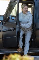 HILARY DUFF Out in to Pick up a Pizza in Sherman Oaks 10/24/2022