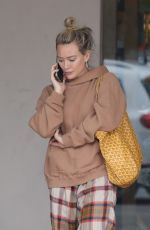 HILARY DUFF Outside of Barnes and Noble Bookstore in Studio City 10/13/2022