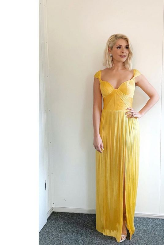 HOLLY WILLOGHBY - Instagram Photos 10/19/2022