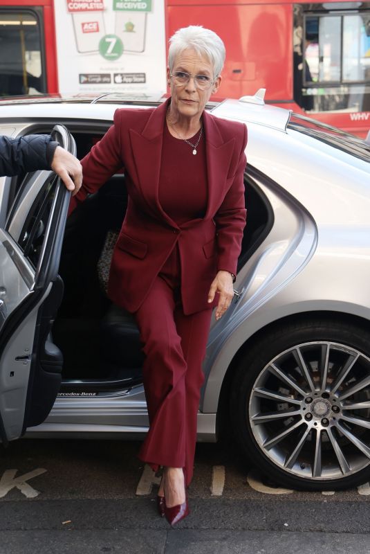 JAMIE LEE CURTIS Arrives at Piccadilly Circus in London 09/29/2022