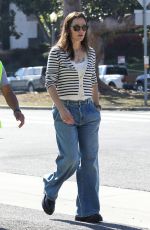 JENNIFER GARNER in Denim Out in Santa Monica 10/18/2022