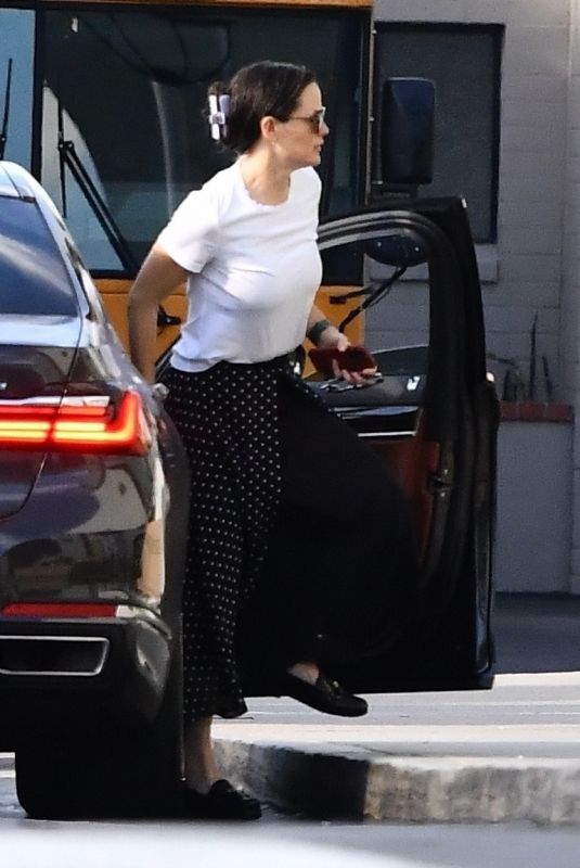 JENNIFER GARNER Out and About in Beverly Hills 10/20/2022