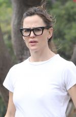 JENNIFER GARNER Out and About in Brentwood 10/06/2022