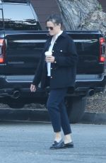JENNIFER GARNER Out in Brentwood 10/25/2022