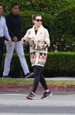 JENNIFER GARNER Out in Santa Monica 10/11/2022