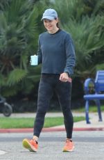 JENNIFER GARNER Out On School Run in Brentwood 10/07/2022