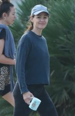 JENNIFER GARNER Out On School Run in Brentwood 10/07/2022