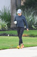 JENNIFER GARNER Out On School Run in Brentwood 10/07/2022