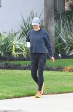 JENNIFER GARNER Out On School Run in Brentwood 10/07/2022
