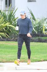 JENNIFER GARNER Out On School Run in Brentwood 10/07/2022