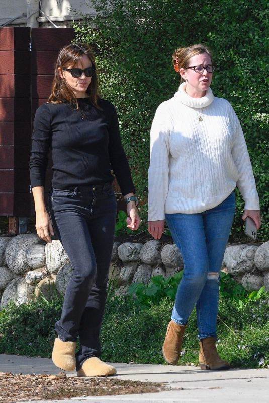 JENNIFER GARNER Out with a Friend in Brentwood 10/12/2022