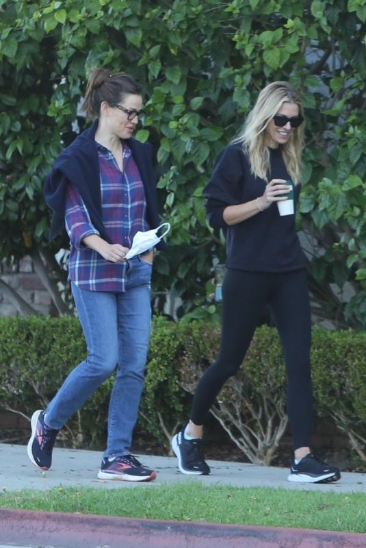 JENNIFER GARNER Out with a Friend in Santa Monica 10/17/2022