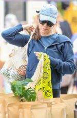 JENNIFER GARNER Shopping at a Farmer