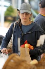 JENNIFER GARNER Shopping at a Farmer