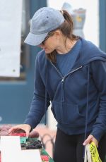 JENNIFER GARNER Shopping at a Farmer