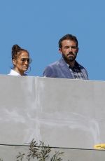 JENNIFER LOPEZ and Ben Affleck Check in on the Nearly Finished Remodel of Their New Home in Bel Air 10/01/2022